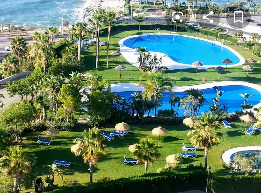 Beach And Pool Holidays At The Grand Coloso Бенальмадена Экстерьер фото